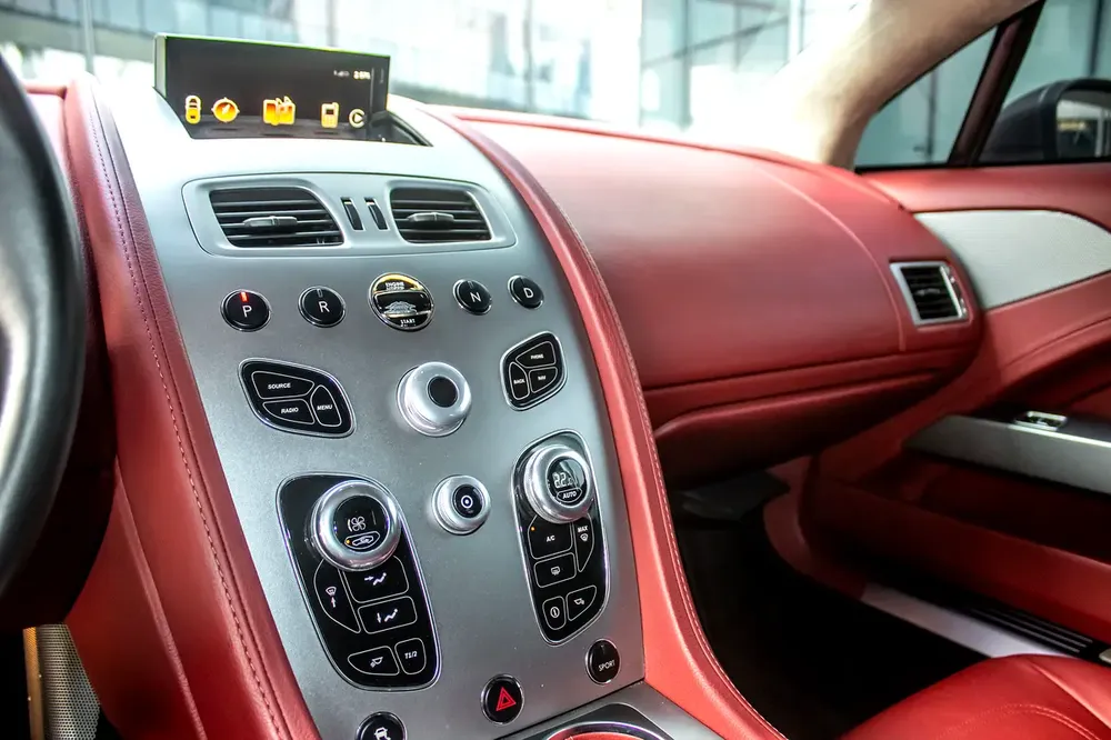 Aston Martin Rapide Standard 2017 GCC Specs - Image 17