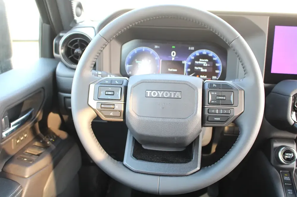 LHD - TOYOTA PRADO 2.4L PETROL 4WD LUXURY AUTO - ONLY CONGO - Image 5