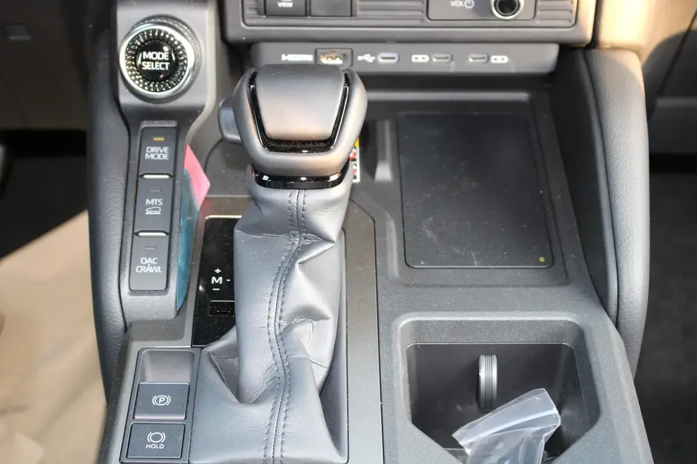 LHD - TOYOTA PRADO 2.4L PETROL 4WD LUXURY AUTO - ONLY CONGO - Image 8