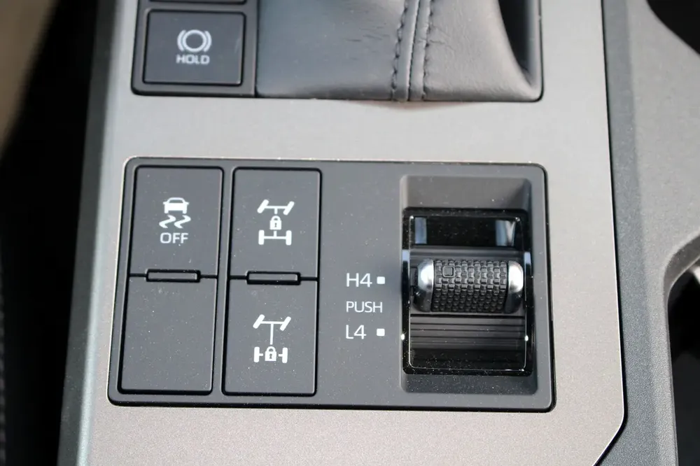 LHD - TOYOTA PRADO 2.4L PETROL 4WD LUXURY AUTO - ONLY CONGO - Image 9