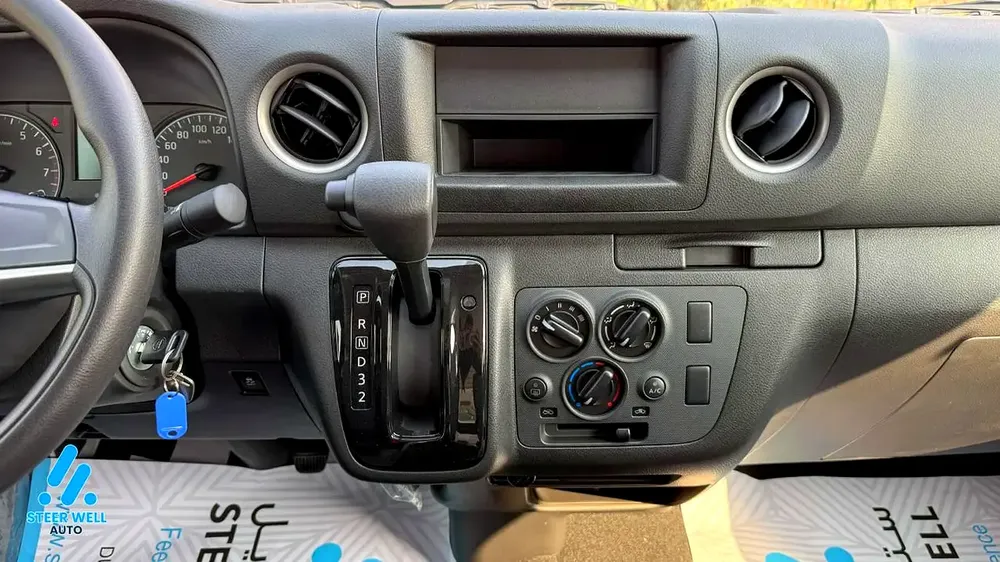 2025 Nissan Urvan NV350 Highroof Delivery Van GCC White Automatic - Image 11