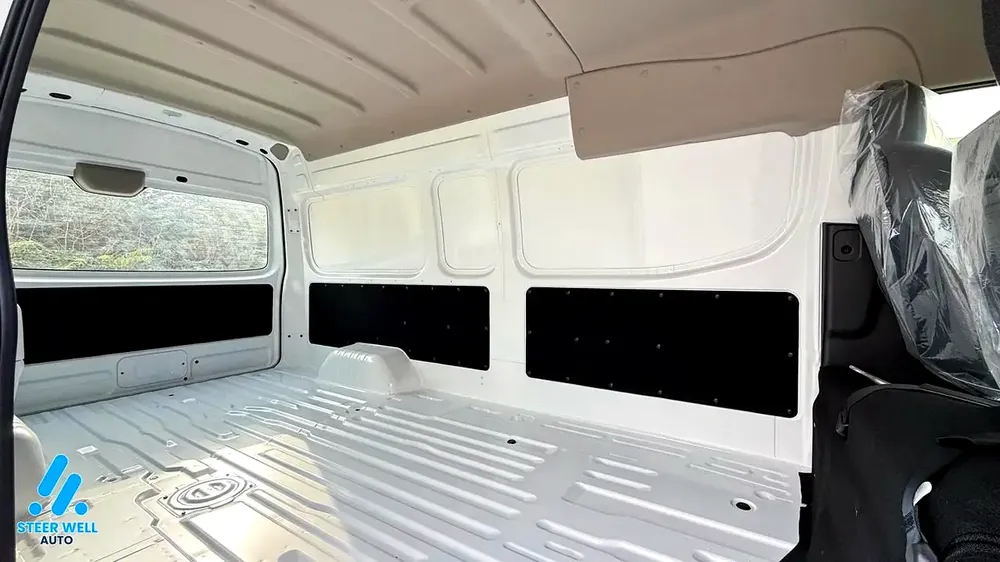 2025 Nissan Urvan NV350 Highroof Delivery Van GCC White Automatic - Image 19
