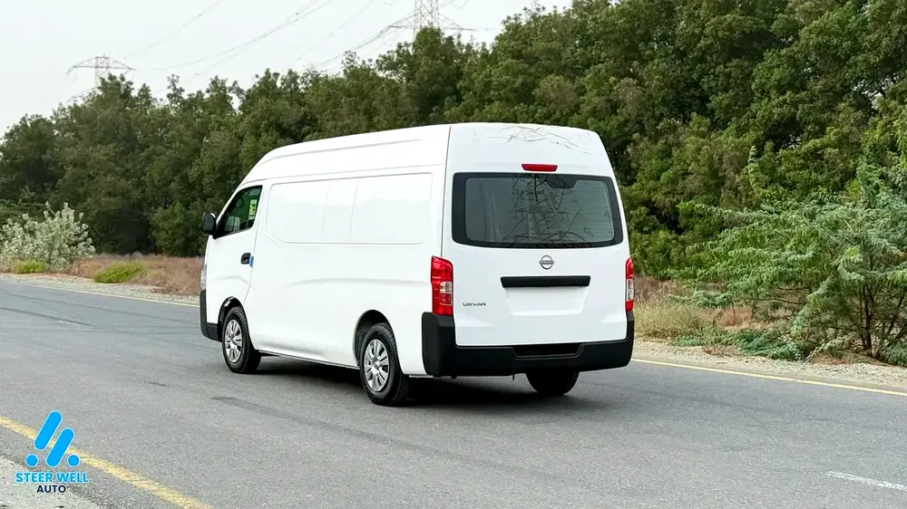 2025 Nissan Urvan NV350 Highroof Delivery Van GCC White Automatic - Image 6