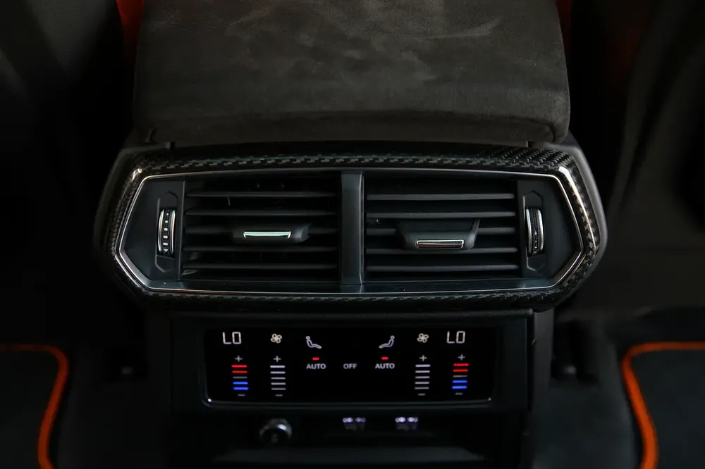 2021 LAMBORGHINI URUS CAPSULE - GCC - CARBON EDITION - FULLY LOADED - Image 19