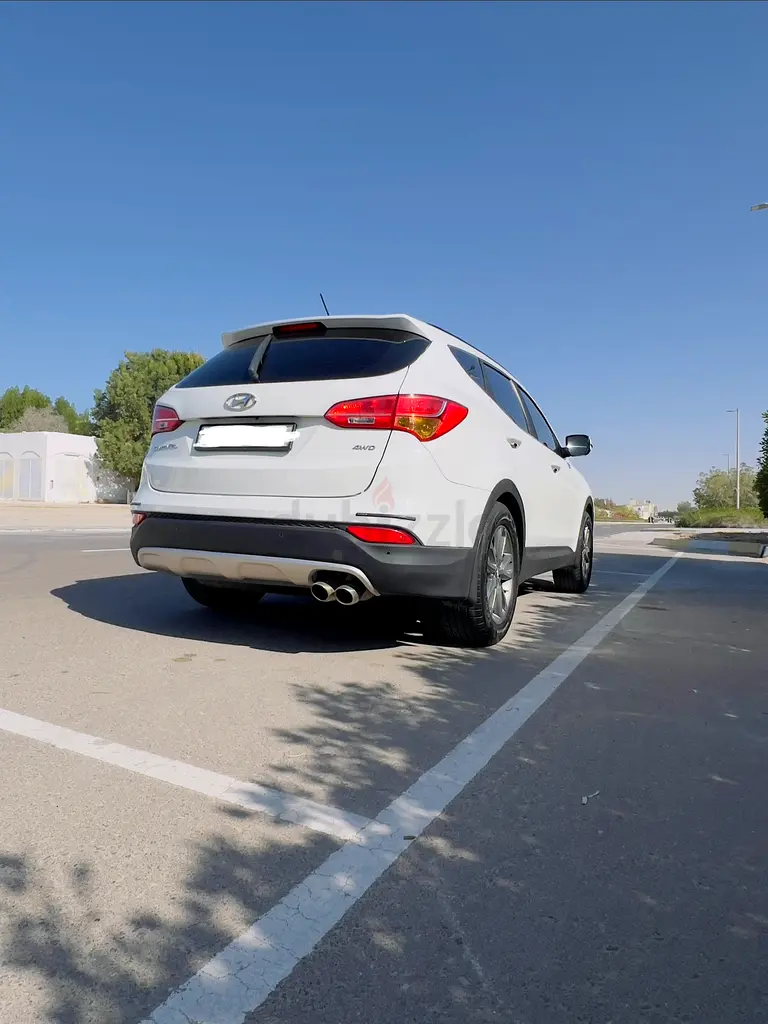 2013 Hyundai Santa Fe SE | GCC Specs | Well Maintained - Image 4