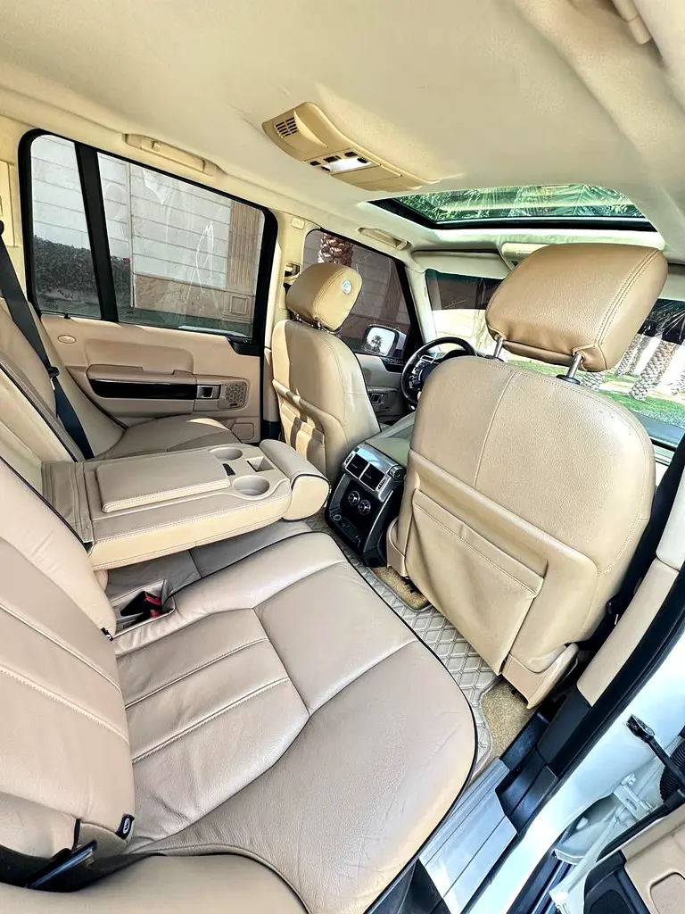 Range Rover HSE 2011 GCC top of the line in great condition - Image 11