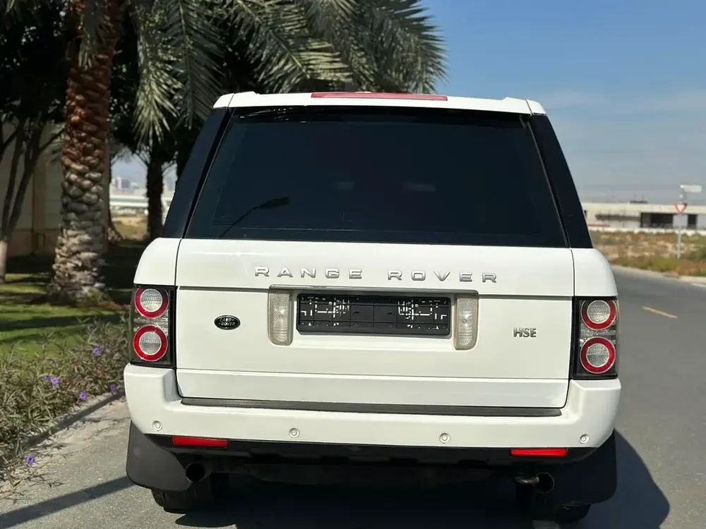 Range Rover HSE 2011 GCC top of the line in great condition - Image 5