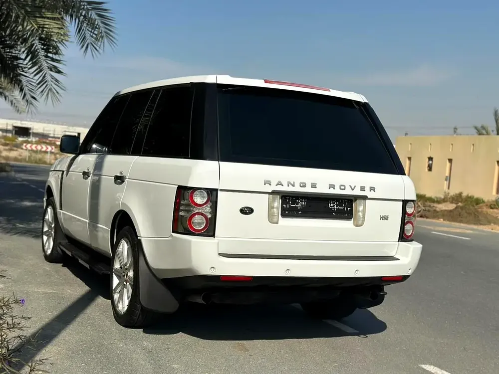 Range Rover HSE 2011 GCC top of the line in great condition - Image 6