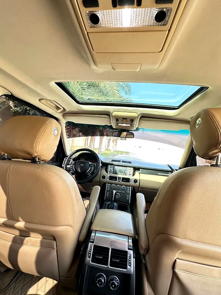 Range Rover HSE 2011 GCC top of the line in great condition - Image 7