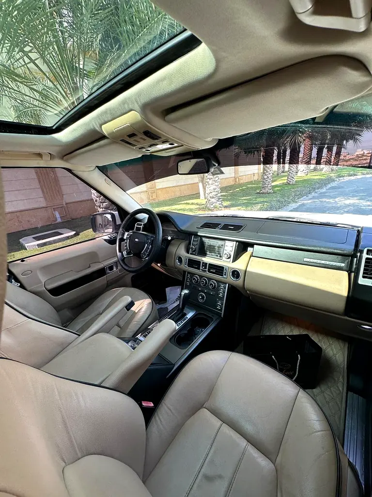 Range Rover HSE 2011 GCC top of the line in great condition - Image 9