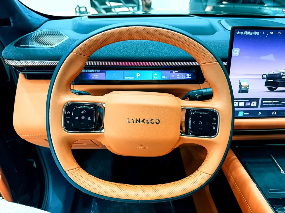 AED 4,150 // 20% DP // 2025 Lynk  Co 900 2.0T Ultra - Image 9