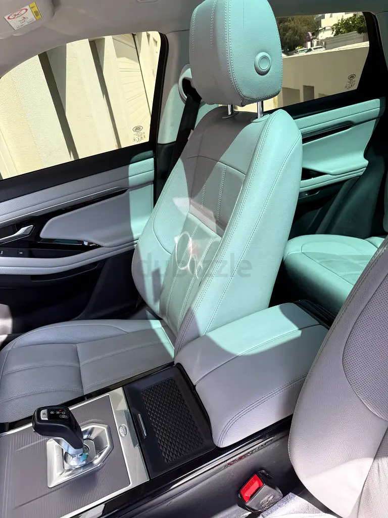 2020 Range Rover Evoque P200 | GCC | Low mileage | New Pirelli Tyres | Immaculate - Image 8