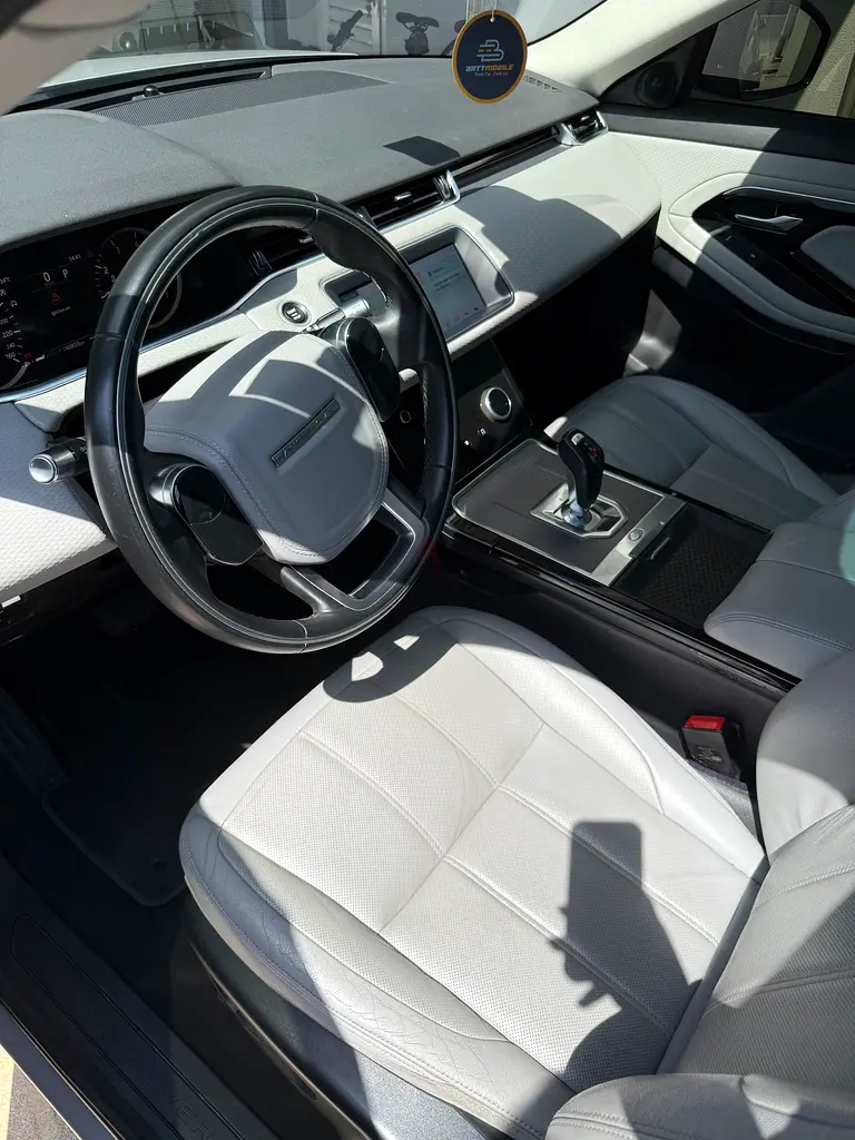 2020 Range Rover Evoque P200 | GCC | Low mileage | New Pirelli Tyres | Immaculate - Image 9