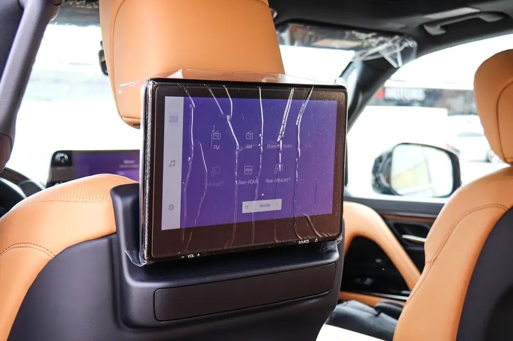 Lexus LX 600 Signature 2026, GCC Specs - Like New! - Image 13