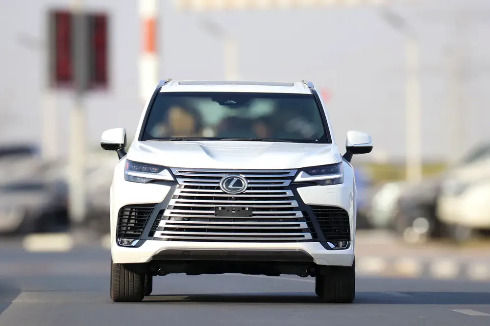 Lexus LX 600 Signature 2026, GCC Specs - Like New! - Image 4