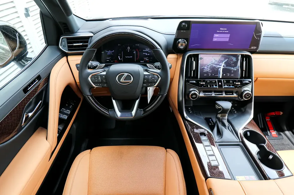 Lexus LX 600 Signature 2026, GCC Specs - Like New! - Image 9