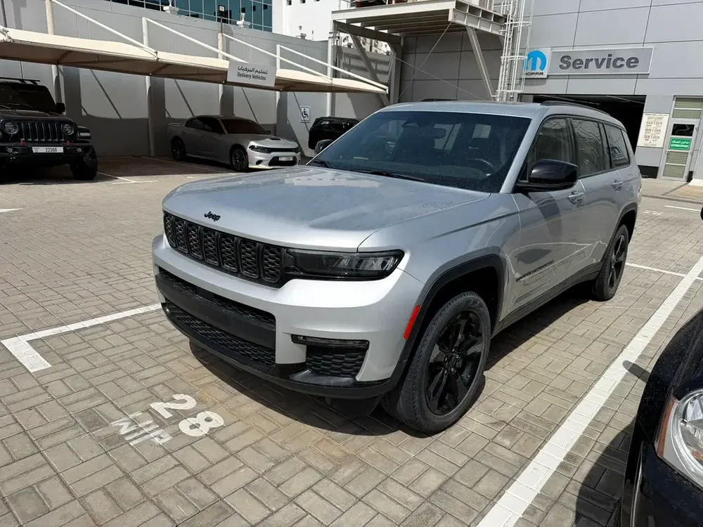 Jeep Service History / 2 Keys | Jeep Grand Cherokee Altitude 2022 GCC Specifications (Single Owner) - Image 4