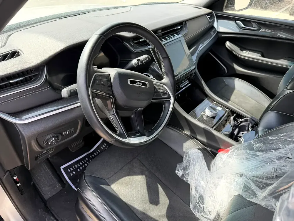 Jeep Service History / 2 Keys | Jeep Grand Cherokee Altitude 2022 GCC Specifications (Single Owner) - Image 7
