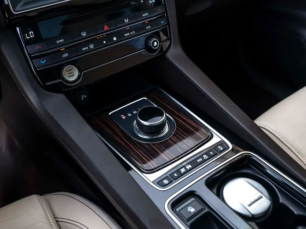 0% DOWN PAYMENT | 🚀FAST-TRACK FINANCING | JAGUAR F-PACE 25T | JUNE EDITION | GCC - Image 10