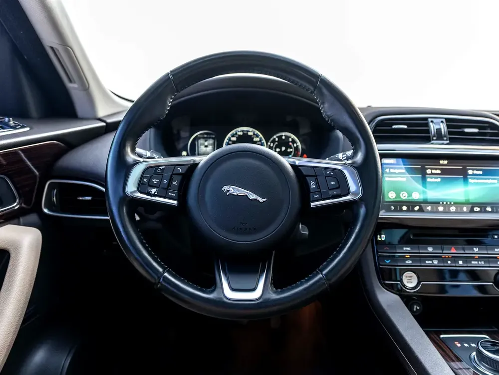 0% DOWN PAYMENT | 🚀FAST-TRACK FINANCING | JAGUAR F-PACE 25T | JUNE EDITION | GCC - Image 17