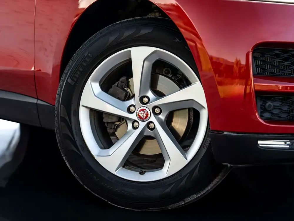 0% DOWN PAYMENT | 🚀FAST-TRACK FINANCING | JAGUAR F-PACE 25T | JUNE EDITION | GCC - Image 7