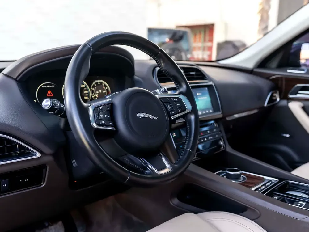 0% DOWN PAYMENT | 🚀FAST-TRACK FINANCING | JAGUAR F-PACE 25T | JUNE EDITION | GCC - Image 9