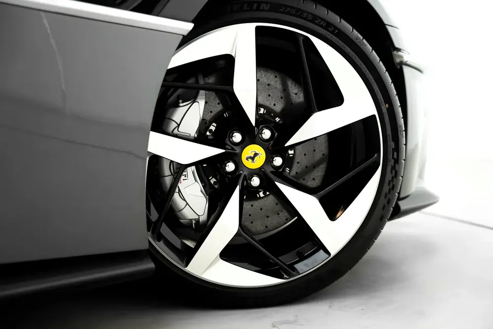 2025 FERRARI 12 CILINDRI - Image 19