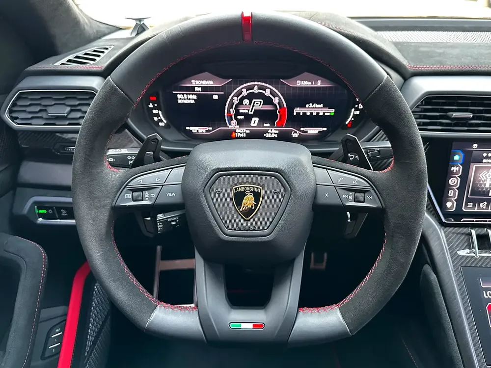 URUS PERFORMANTE | TWO TONE INT | FULL CARBON INT/EXT | MASSAGE SEATS | CLEAN TITLE | 2024 - Image 10