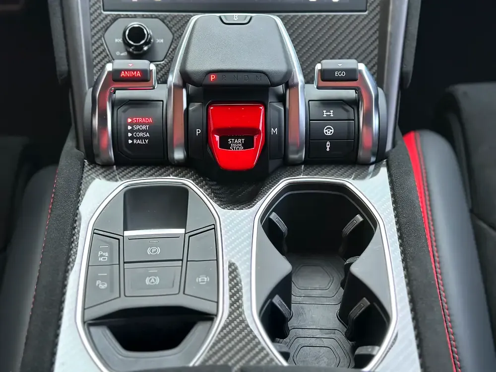 URUS PERFORMANTE | TWO TONE INT | FULL CARBON INT/EXT | MASSAGE SEATS | CLEAN TITLE | 2024 - Image 11