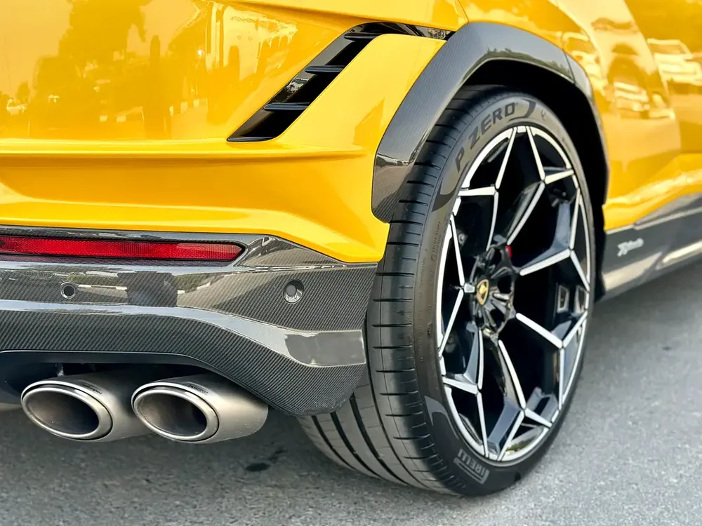 URUS PERFORMANTE | TWO TONE INT | FULL CARBON INT/EXT | MASSAGE SEATS | CLEAN TITLE | 2024 - Image 17