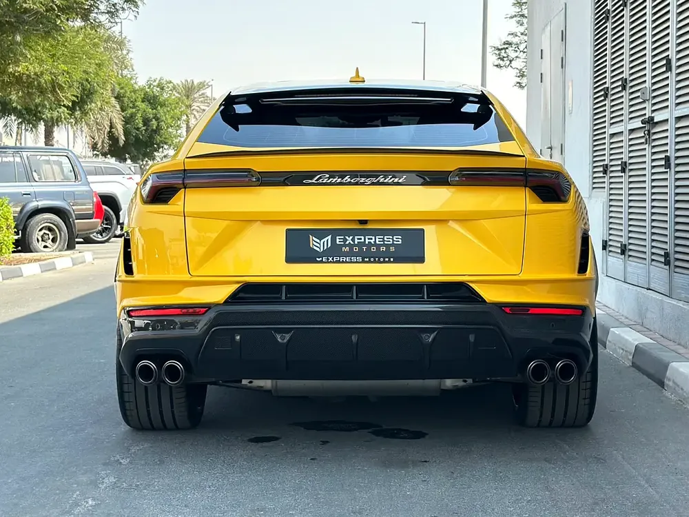 URUS PERFORMANTE | TWO TONE INT | FULL CARBON INT/EXT | MASSAGE SEATS | CLEAN TITLE | 2024 - Image 4
