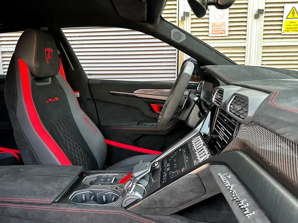 URUS PERFORMANTE | TWO TONE INT | FULL CARBON INT/EXT | MASSAGE SEATS | CLEAN TITLE | 2024 - Image 5