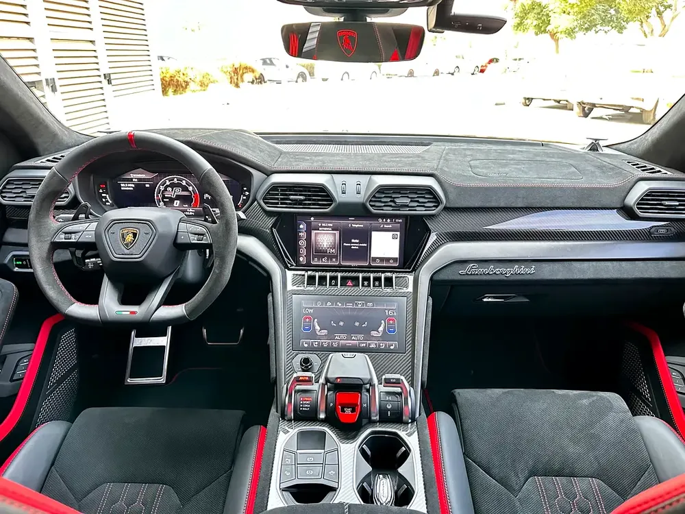 URUS PERFORMANTE | TWO TONE INT | FULL CARBON INT/EXT | MASSAGE SEATS | CLEAN TITLE | 2024 - Image 9