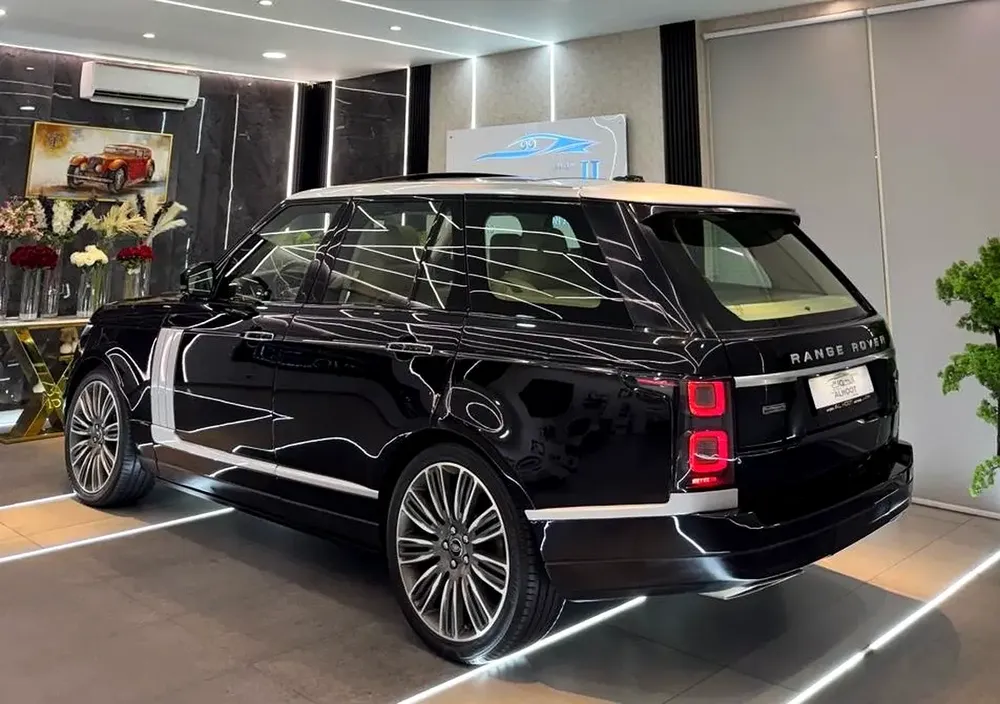 AUTOBIOGRAPHY SUPERCHARGED RR VOGUE V8 ||TOP RANGE  F.S.H || GCC || FREE ACCIDENTS - Image 10