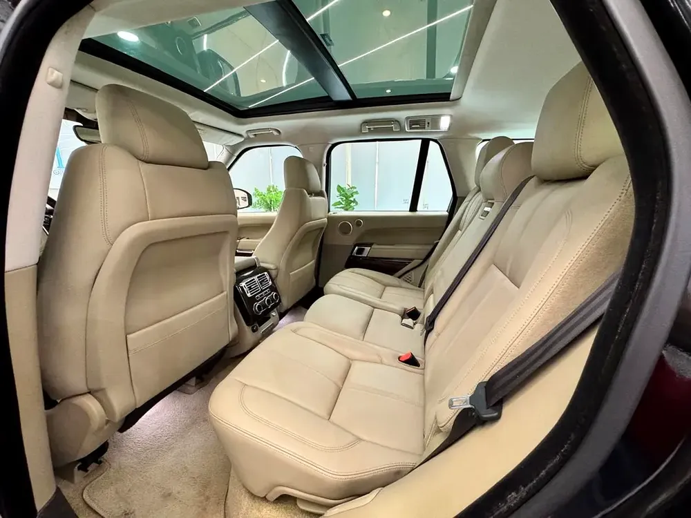 AUTOBIOGRAPHY SUPERCHARGED RR VOGUE V8 ||TOP RANGE  F.S.H || GCC || FREE ACCIDENTS - Image 18