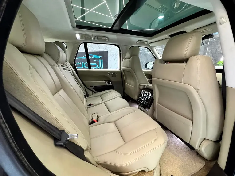 AUTOBIOGRAPHY SUPERCHARGED RR VOGUE V8 ||TOP RANGE  F.S.H || GCC || FREE ACCIDENTS - Image 19