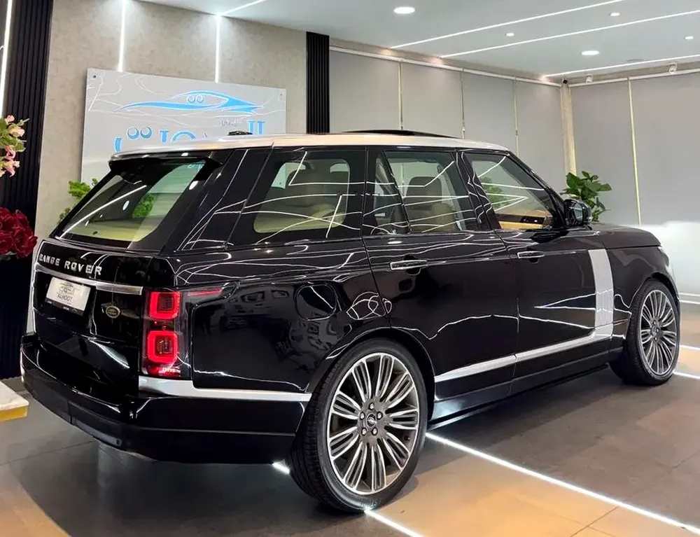AUTOBIOGRAPHY SUPERCHARGED RR VOGUE V8 ||TOP RANGE  F.S.H || GCC || FREE ACCIDENTS - Image 9