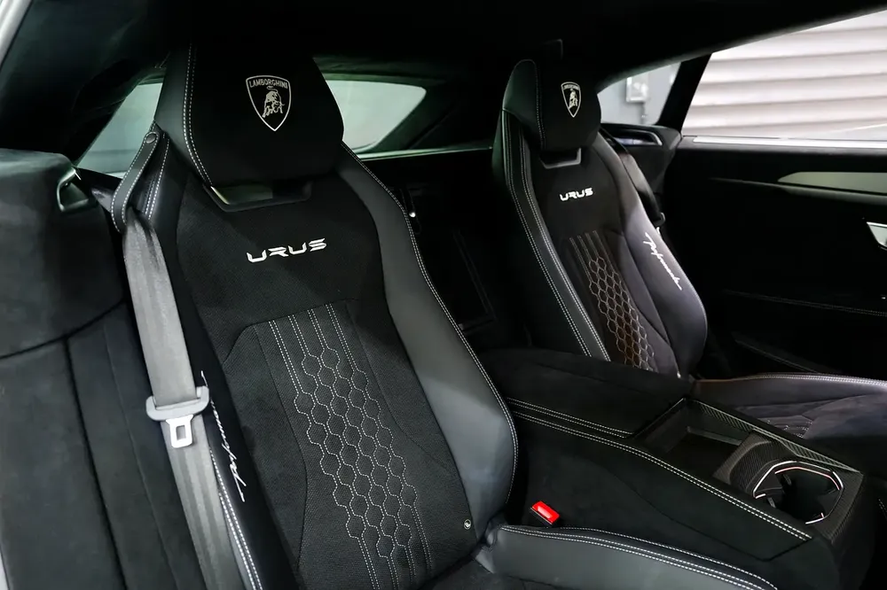 2024 Urus Performante, Full Carbon Pack, Rear Entertainment, Akrapovic Exhaust, Dealer Warr + Serv!! - Image 10