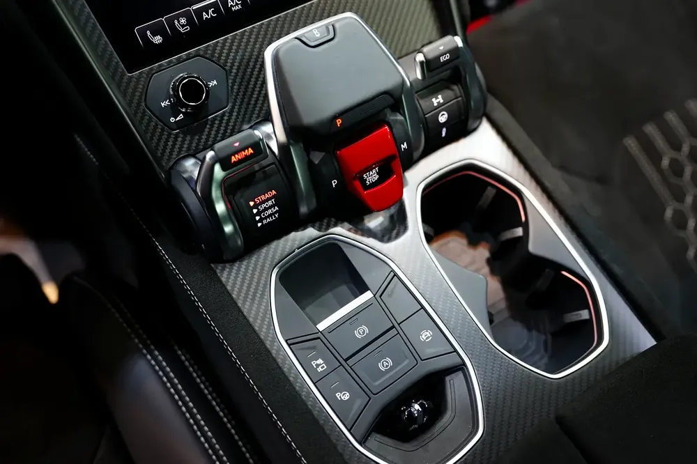 2024 Urus Performante, Full Carbon Pack, Rear Entertainment, Akrapovic Exhaust, Dealer Warr + Serv!! - Image 12