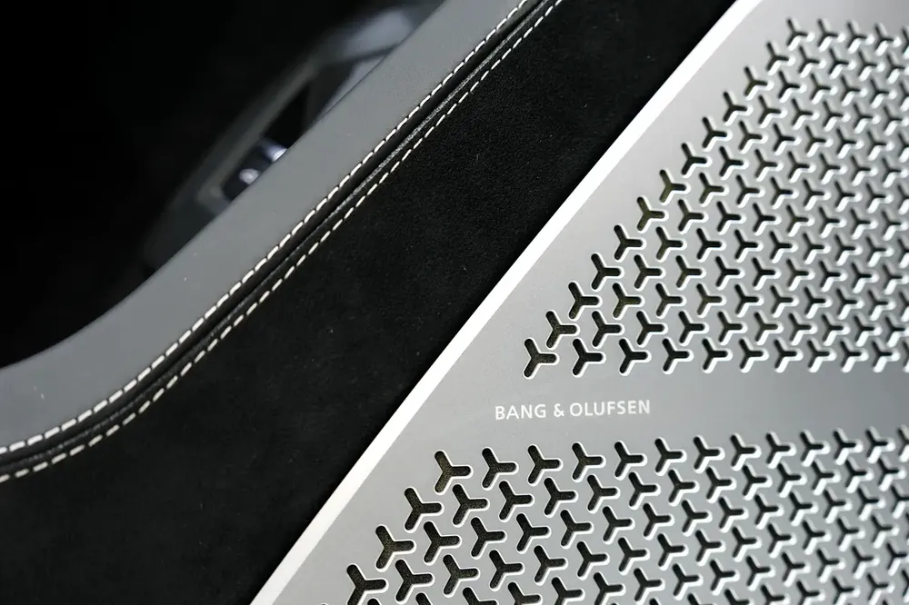 2024 Urus Performante, Full Carbon Pack, Rear Entertainment, Akrapovic Exhaust, Dealer Warr + Serv!! - Image 14