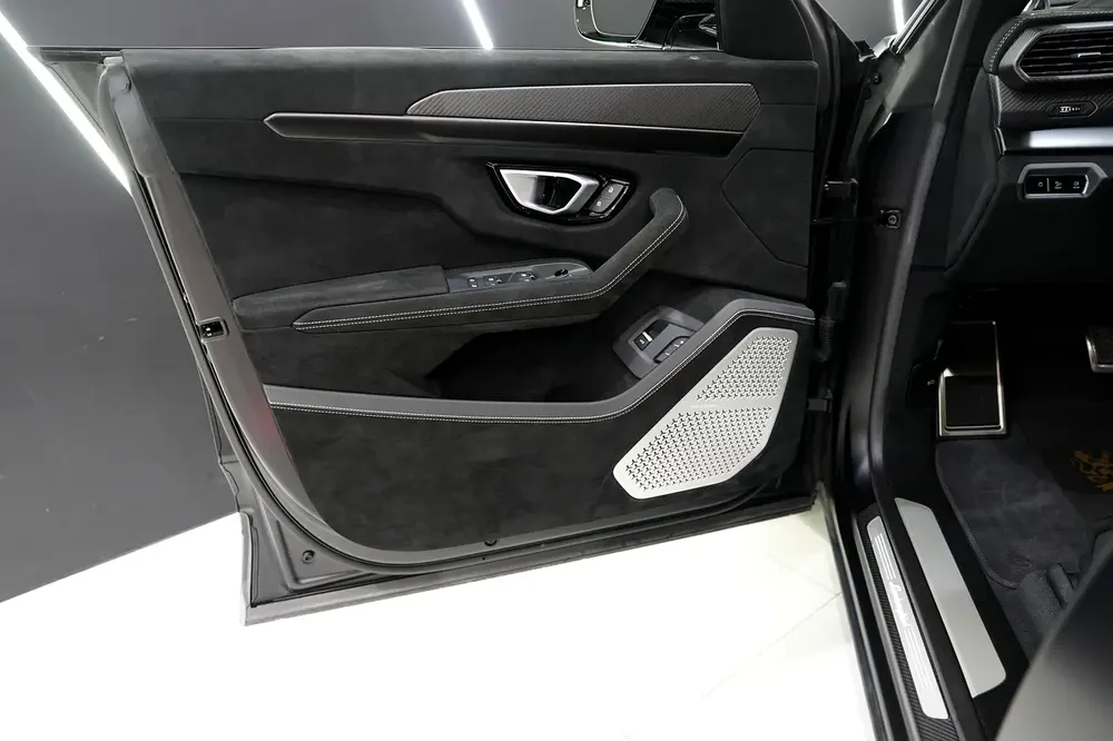 2024 Urus Performante, Full Carbon Pack, Rear Entertainment, Akrapovic Exhaust, Dealer Warr + Serv!! - Image 15