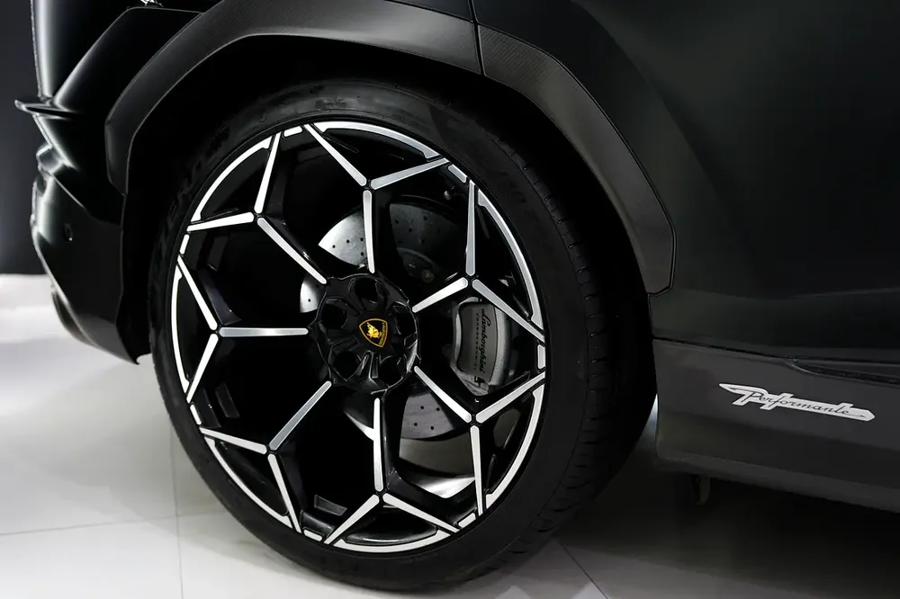 2024 Urus Performante, Full Carbon Pack, Rear Entertainment, Akrapovic Exhaust, Dealer Warr + Serv!! - Image 20