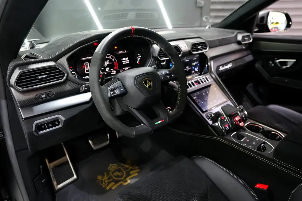 2024 Urus Performante, Full Carbon Pack, Rear Entertainment, Akrapovic Exhaust, Dealer Warr + Serv!! - Image 4