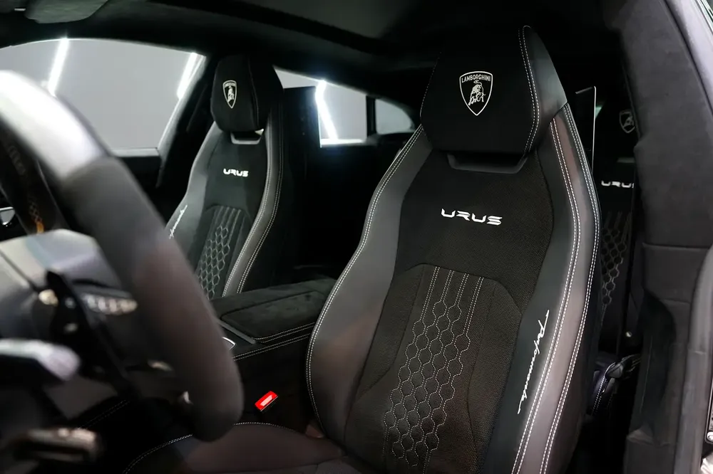 2024 Urus Performante, Full Carbon Pack, Rear Entertainment, Akrapovic Exhaust, Dealer Warr + Serv!! - Image 5