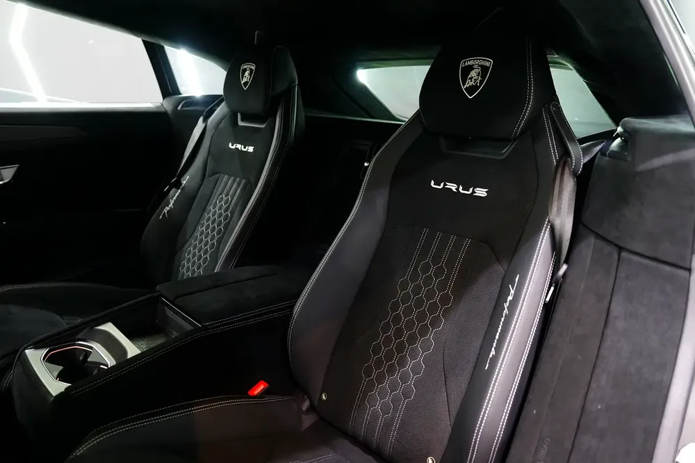 2024 Urus Performante, Full Carbon Pack, Rear Entertainment, Akrapovic Exhaust, Dealer Warr + Serv!! - Image 9