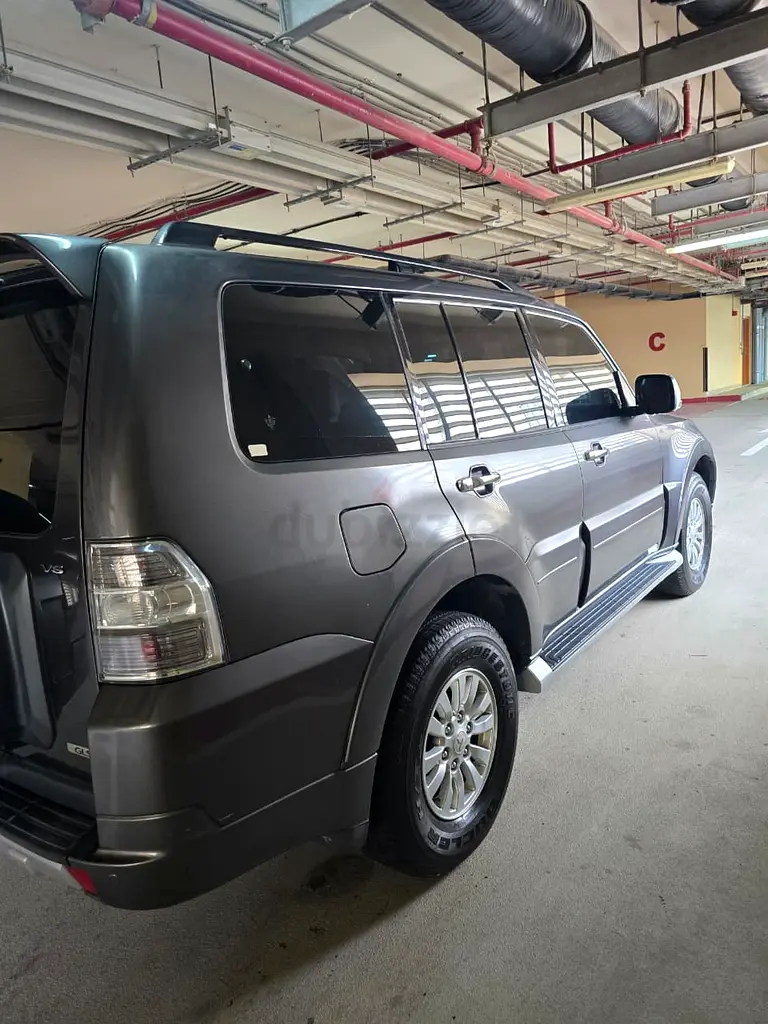 Mitsubishi Pajero GLS MID 2014 - GCC Specs - Well Maintained - Image 5