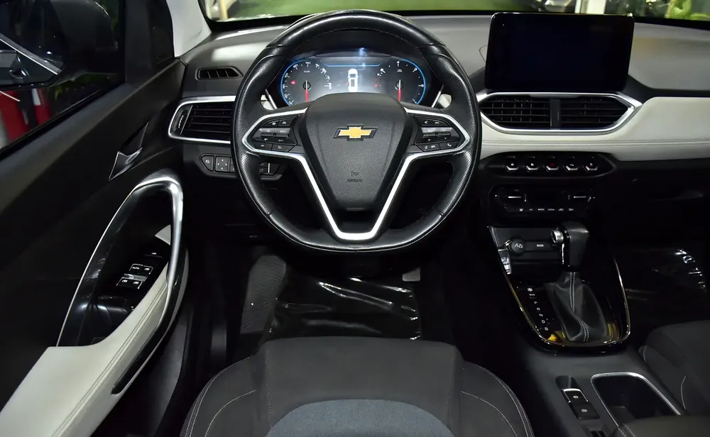 AED 833 EMi at 0% DP | Chevrolet Captiva Premier ( 2023 Model ) in Grey Color GCC Specs - Image 12