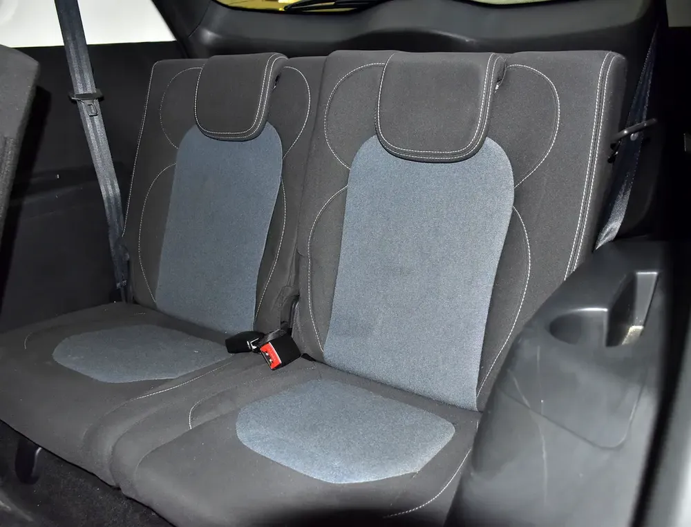 AED 833 EMi at 0% DP | Chevrolet Captiva Premier ( 2023 Model ) in Grey Color GCC Specs - Image 17