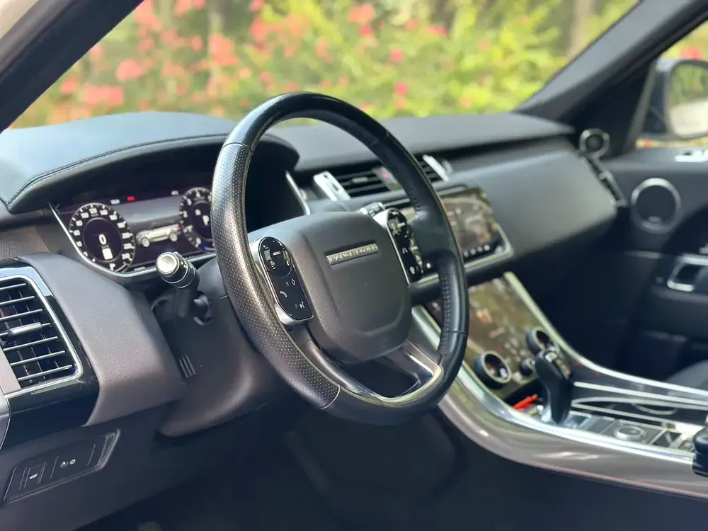 2019 Range Rover Sport HSE – SVR Kit | 3.0L V6 | 340 HP | Perfect Condition - Image 10
