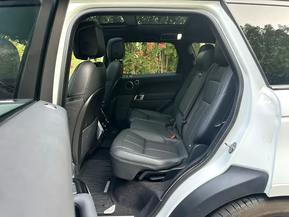 2019 Range Rover Sport HSE – SVR Kit | 3.0L V6 | 340 HP | Perfect Condition - Image 12